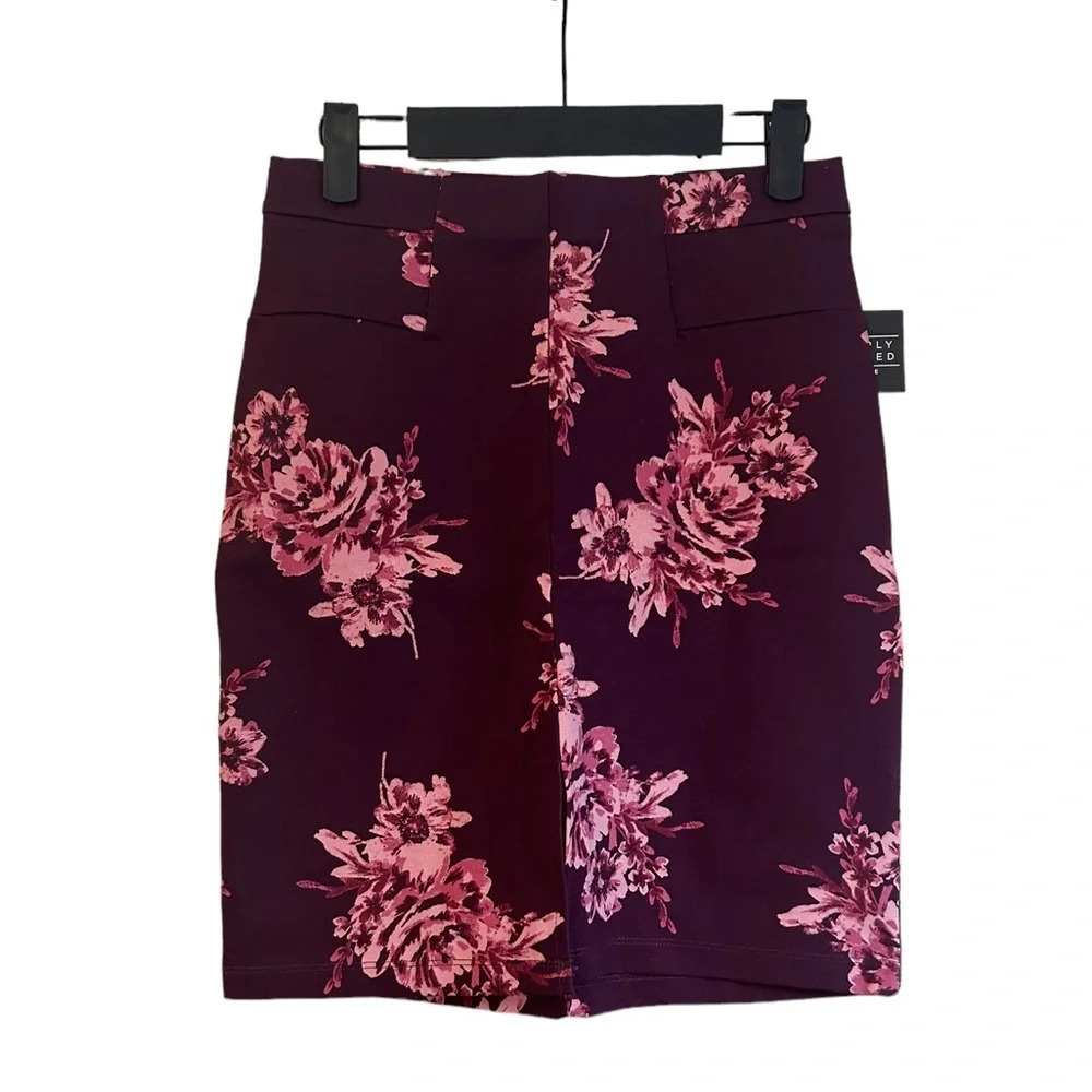NWT SIMPLY STYLED FLORAL PENCIL SKIRT